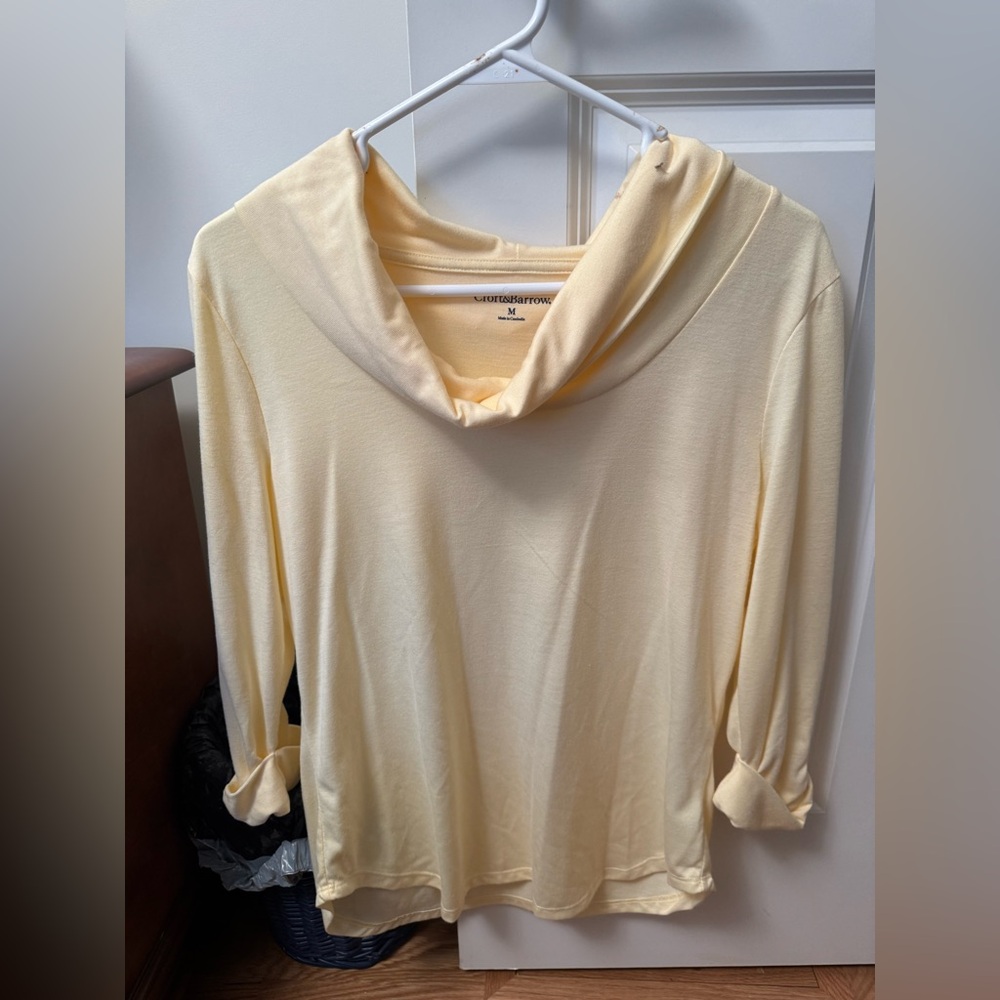 Croft & Barrow scoop neck yellow long sleeve size medium